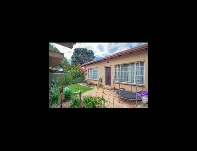 2 BEDROOM TOWNHOUSE FOR SALE IN MONTANA PARK